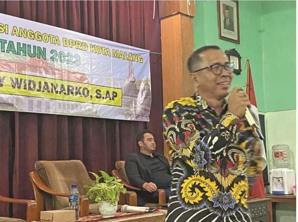 PEMAPARAN: Wakil Ketua Komisi B DPRD Kota Malang H Eddy Widjanarko S.AP memaparkan tentang pentingnya penguatan UMKM di blimbing