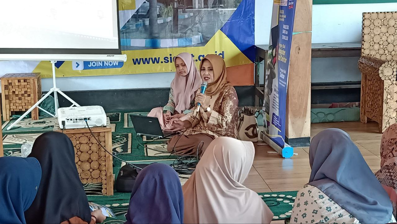 UPBJJ Universitas Terbuka Malang aktif dalam mengenalkan pembelajaran jarak jauh di Pondok Pesantren Darul Hikam, Baron Ngajuk