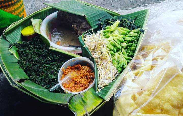 Semanggi Surabaya. Sumber : Surabaya Roll Cake