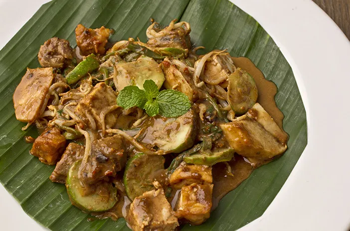 Rujak Cingur. Sumber : Halodoc