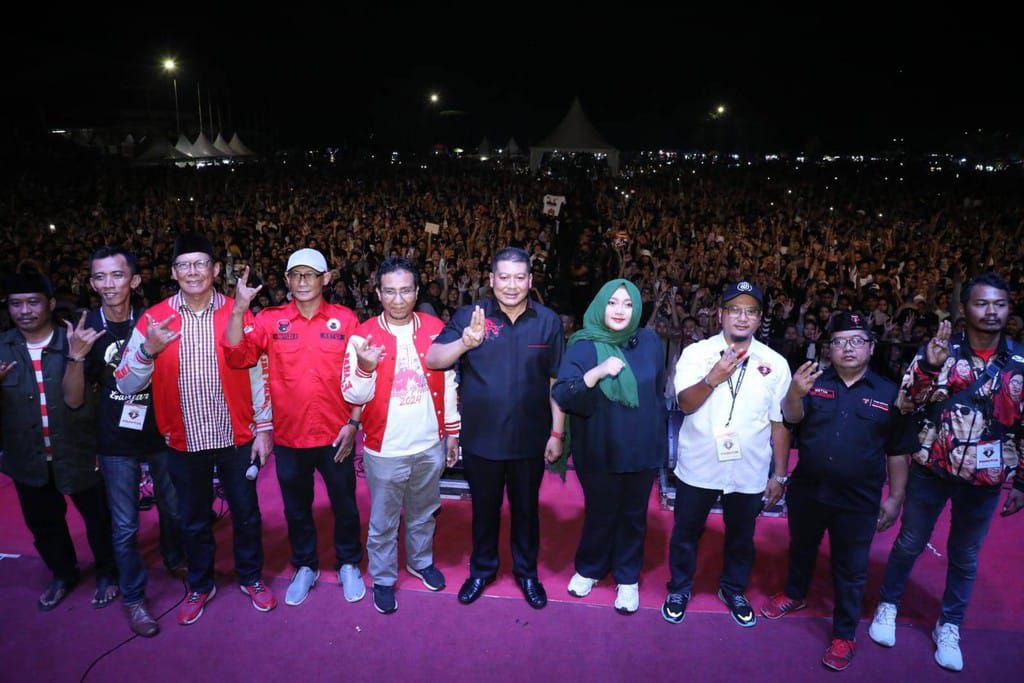 Suasana Pesta Rakayat Ganjar Mahfud di Halaman Stadion Kanjuruhan Sabtu (13/1) lalu.