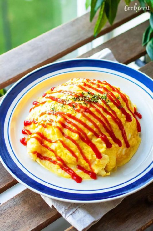 Omurice. Sumber : Pinterest