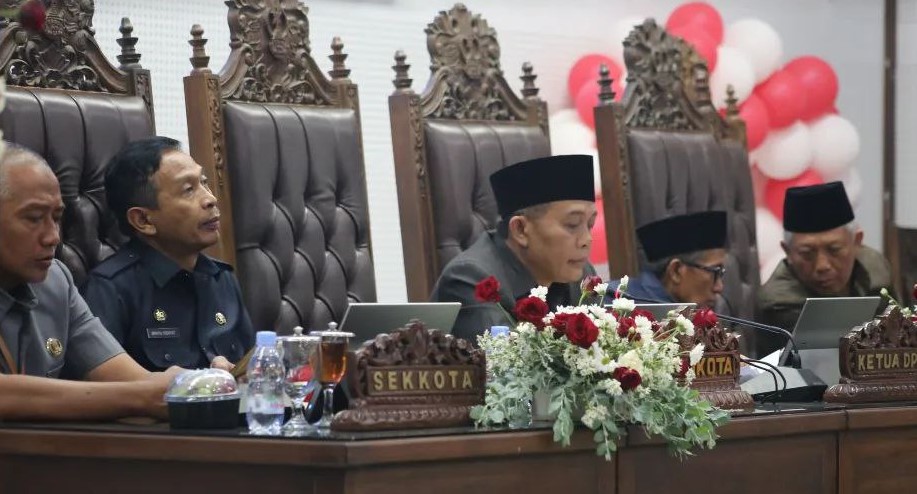 DPRD Kota Malang mendesak supaya mereaslisasikan pendapatan asli daerah (PAD) Kota Malang tahun 2024 bisa meningkat.