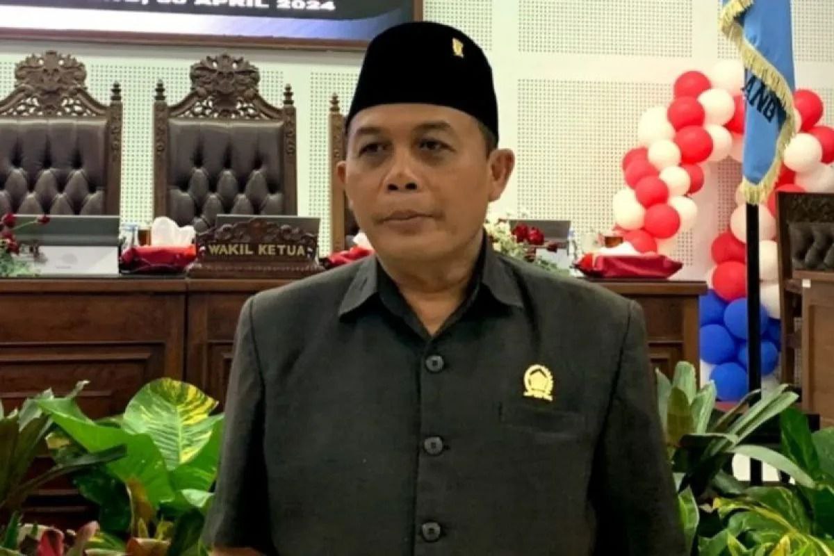 DPRD Soroti Target PAD Pemkot Malang yang dianggap kurang Realistis dalam rapat paripurna di gedung DPRD kota Malang.