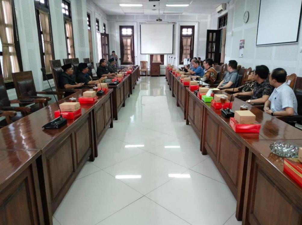 DPRD Kota Malang berencana meminta bantuan aparat kepolisian untuk memanggil pihak Manajemen Malang Plaza.